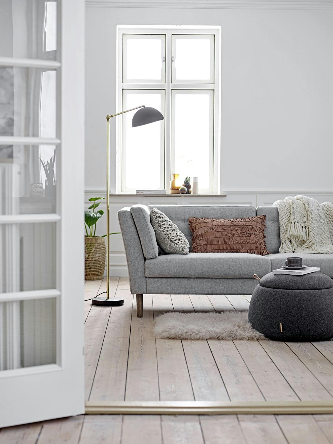 nordisk og taktil Stue i nordisk stil grå sofa inspirasjon stue